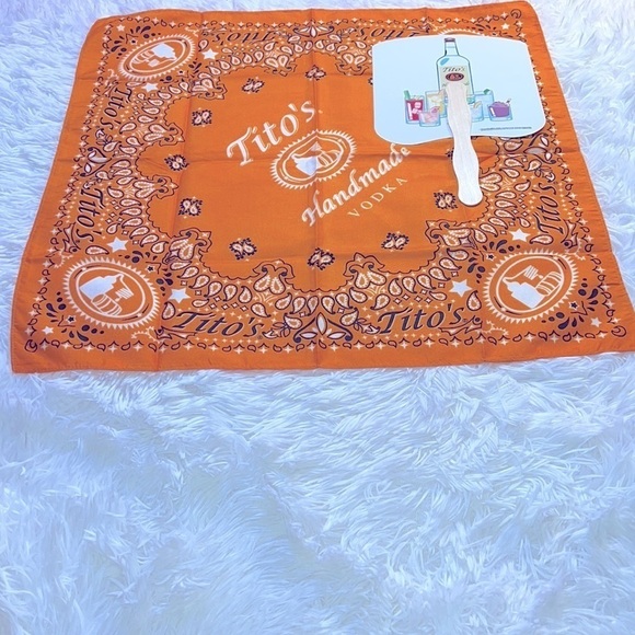 SET TITO’S HANDMADE VOLKA BANDANA AND FAN - Picture 4 of 6
